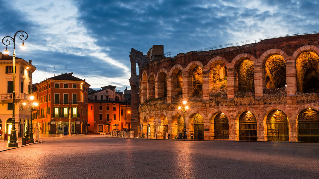 Arenan i Verona i kvällsljus